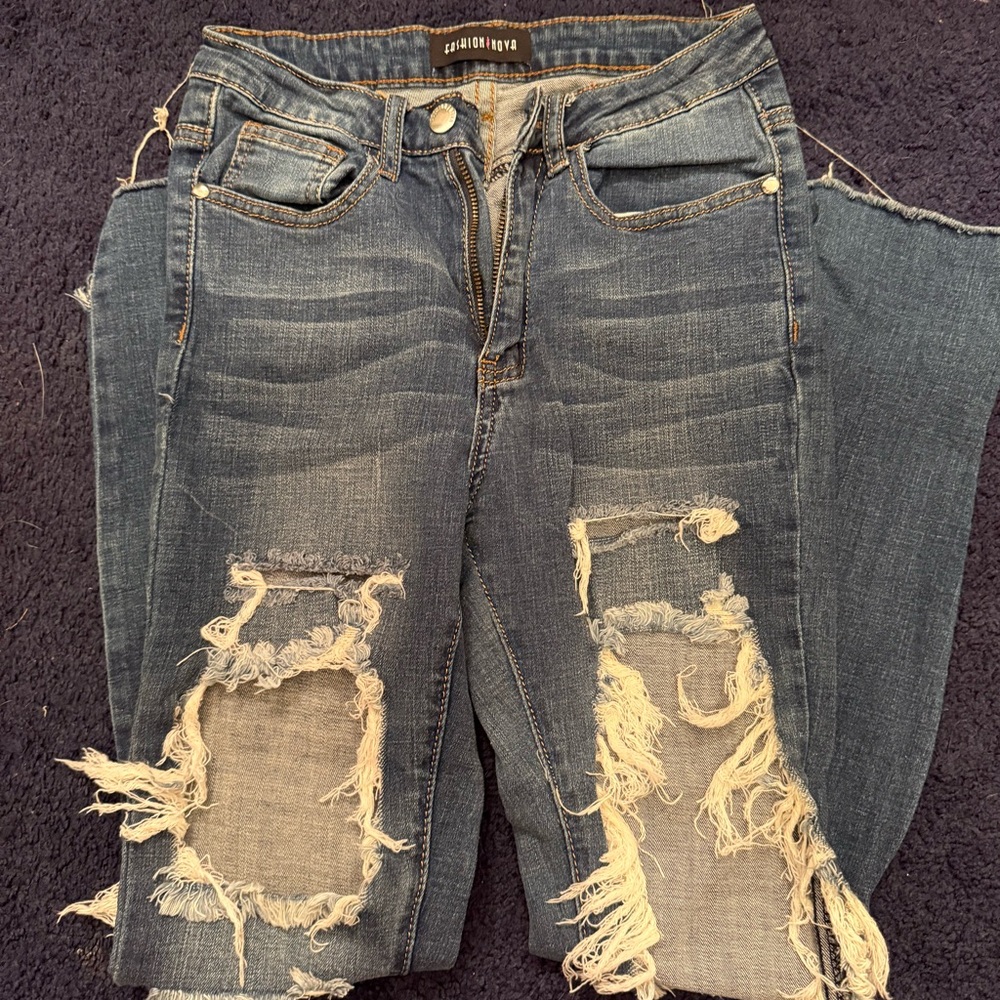 Women’s Distressed Jeans